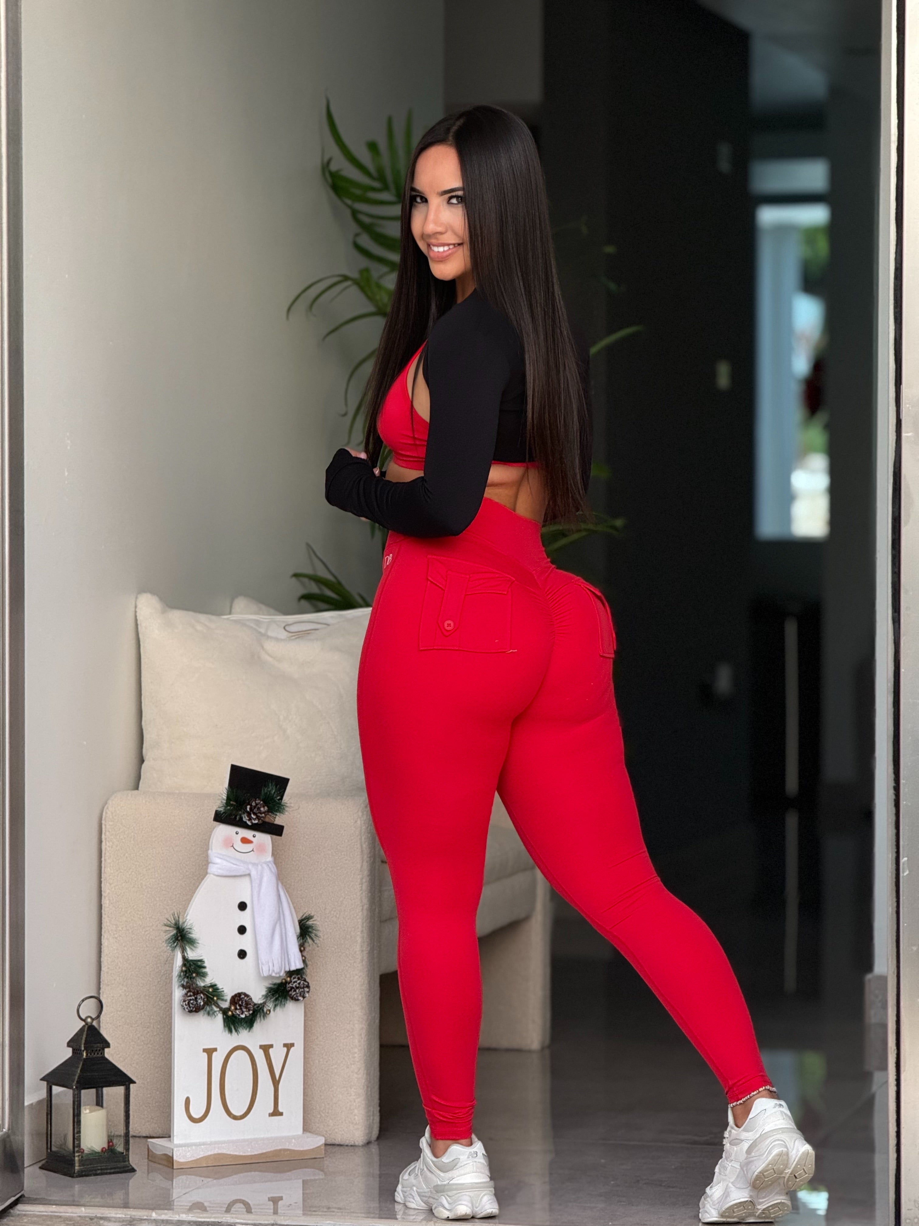 Red Two Piece Scrunch Pocket Set